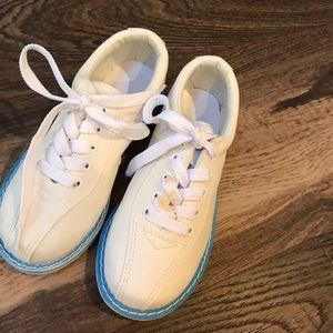 Kid’s bowling shoes